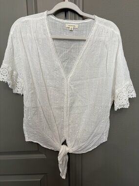 Max Studio White Light Weight Gauze Feel Tie-Front Lace Sleeve Women's Top